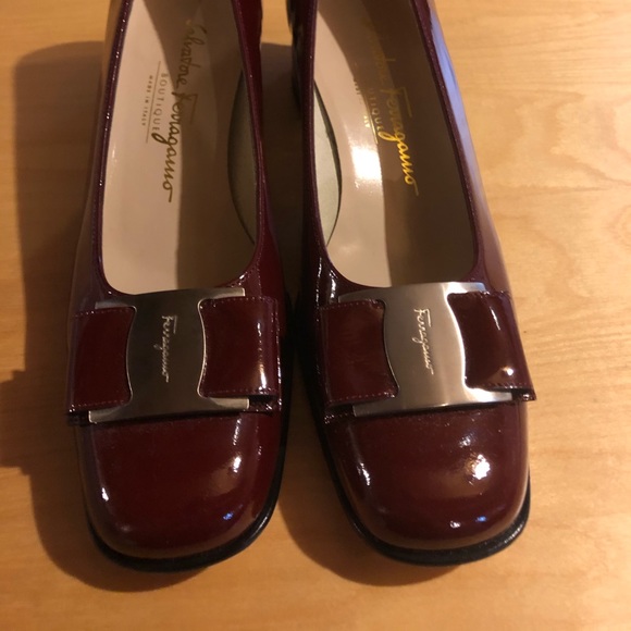 Salvatore Ferragamo patent leather pumps size 7 - Picture 3 of 4